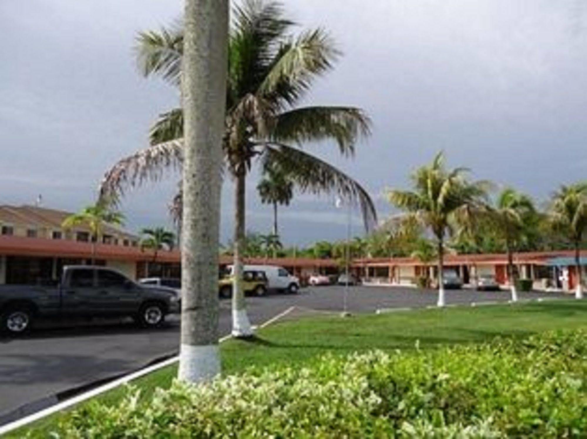 Deluxe Inn Motel - Homestead Exterior photo