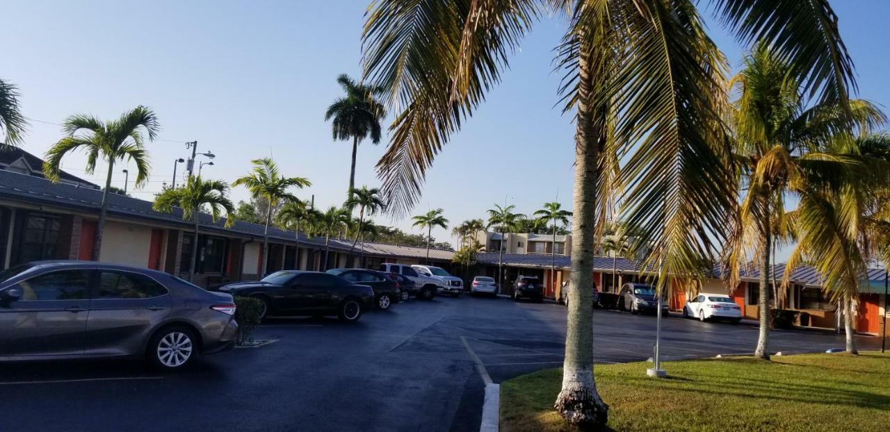 Deluxe Inn Motel - Homestead Exterior photo