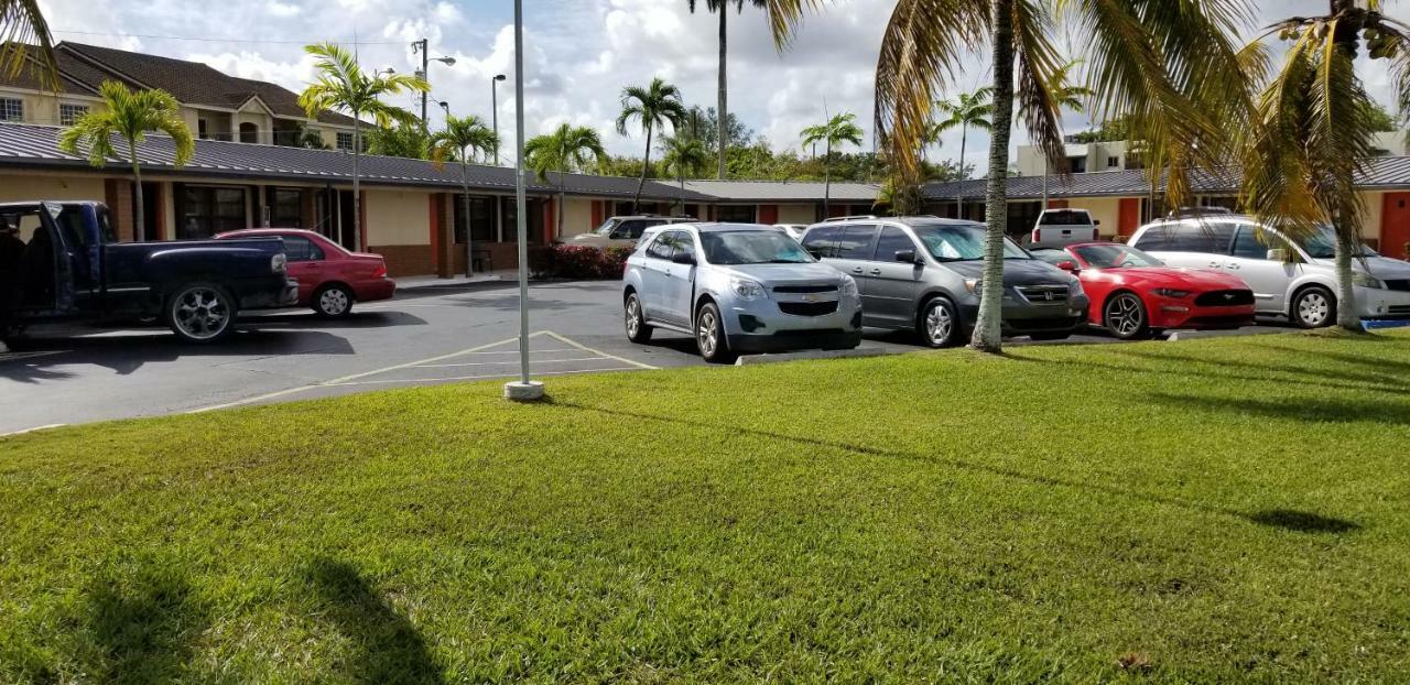 Deluxe Inn Motel - Homestead Exterior photo